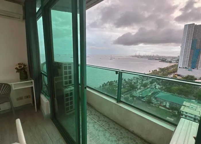 Seaview Staycation In Malate Apartment