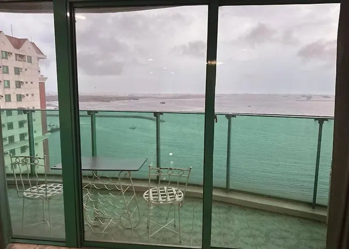 Seaview Staycation In Malate Apartment