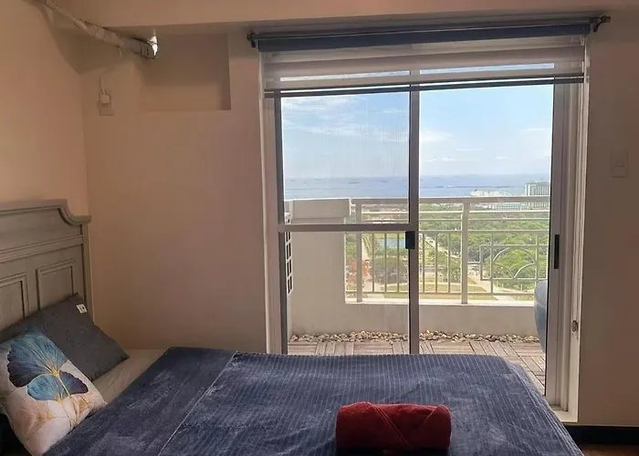 Seaview Staycation In Malate Apartment