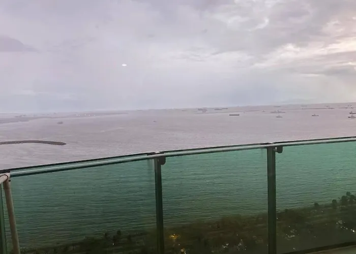 Seaview Staycation In Malate Apartment